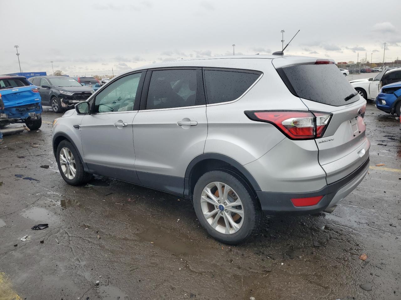 2017 FORD ESCAPE SE photo 4