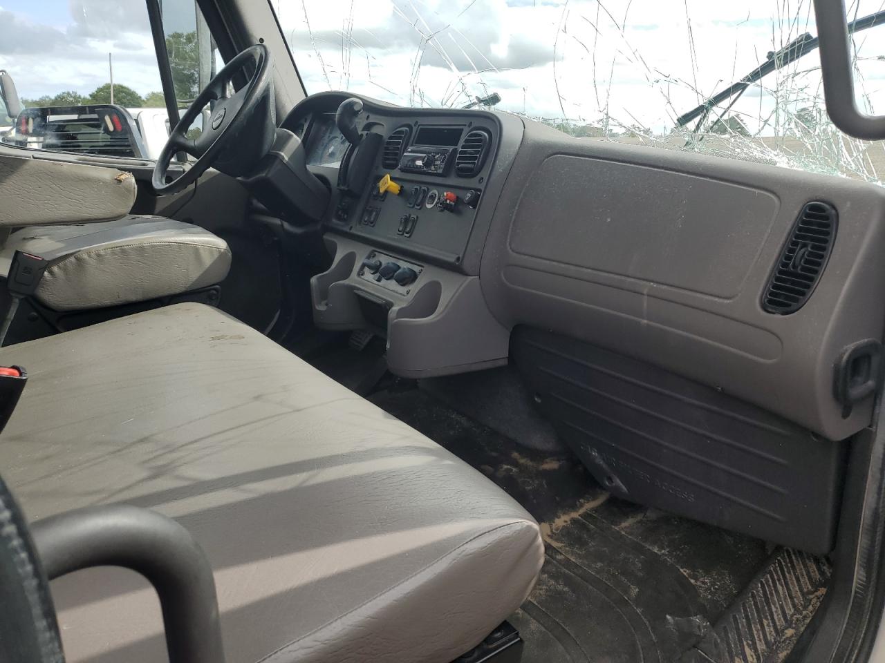 2020 FREIGHTLINER M2 106 MEDIUM DUTY photo 8
