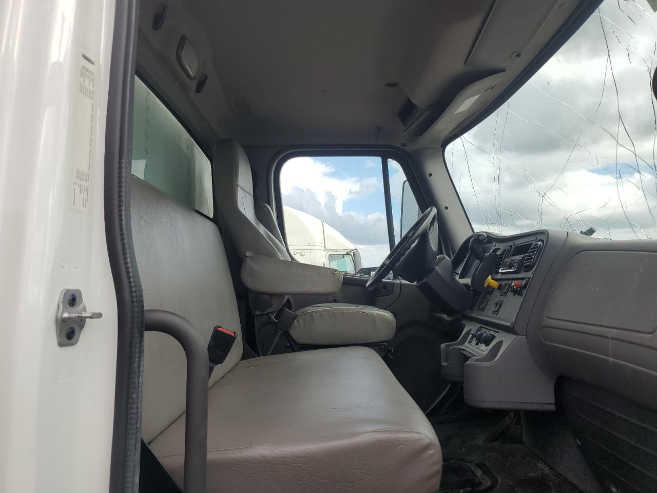 2020 FREIGHTLINER M2 106 MEDIUM DUTY photo 11