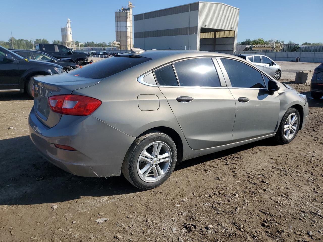 2017 CHEVROLET CRUZE LT photo 3