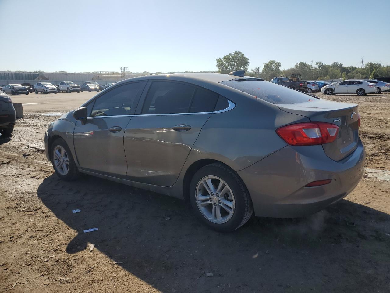 2017 CHEVROLET CRUZE LT photo 2