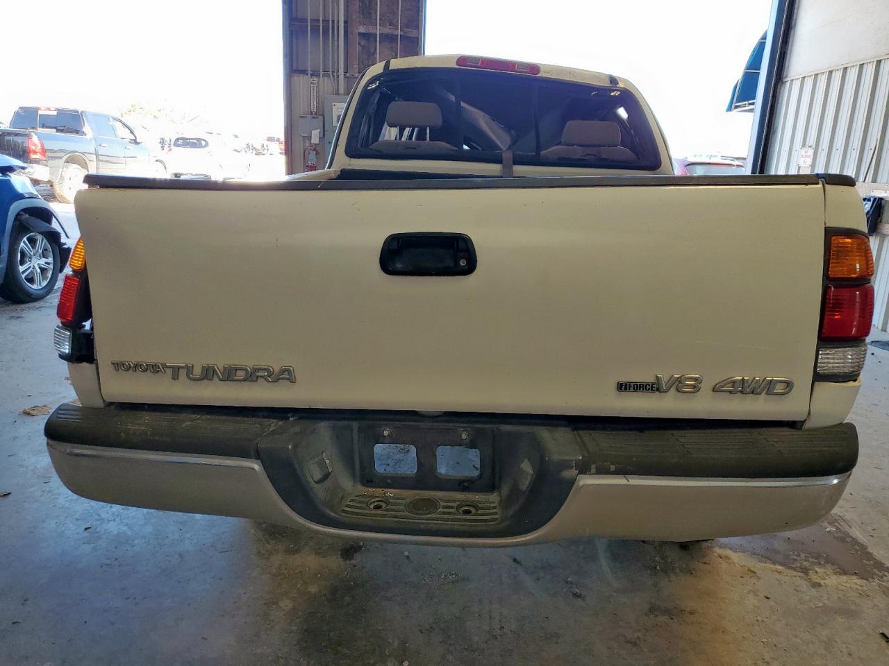 2001 TOYOTA TUNDRA photo 11