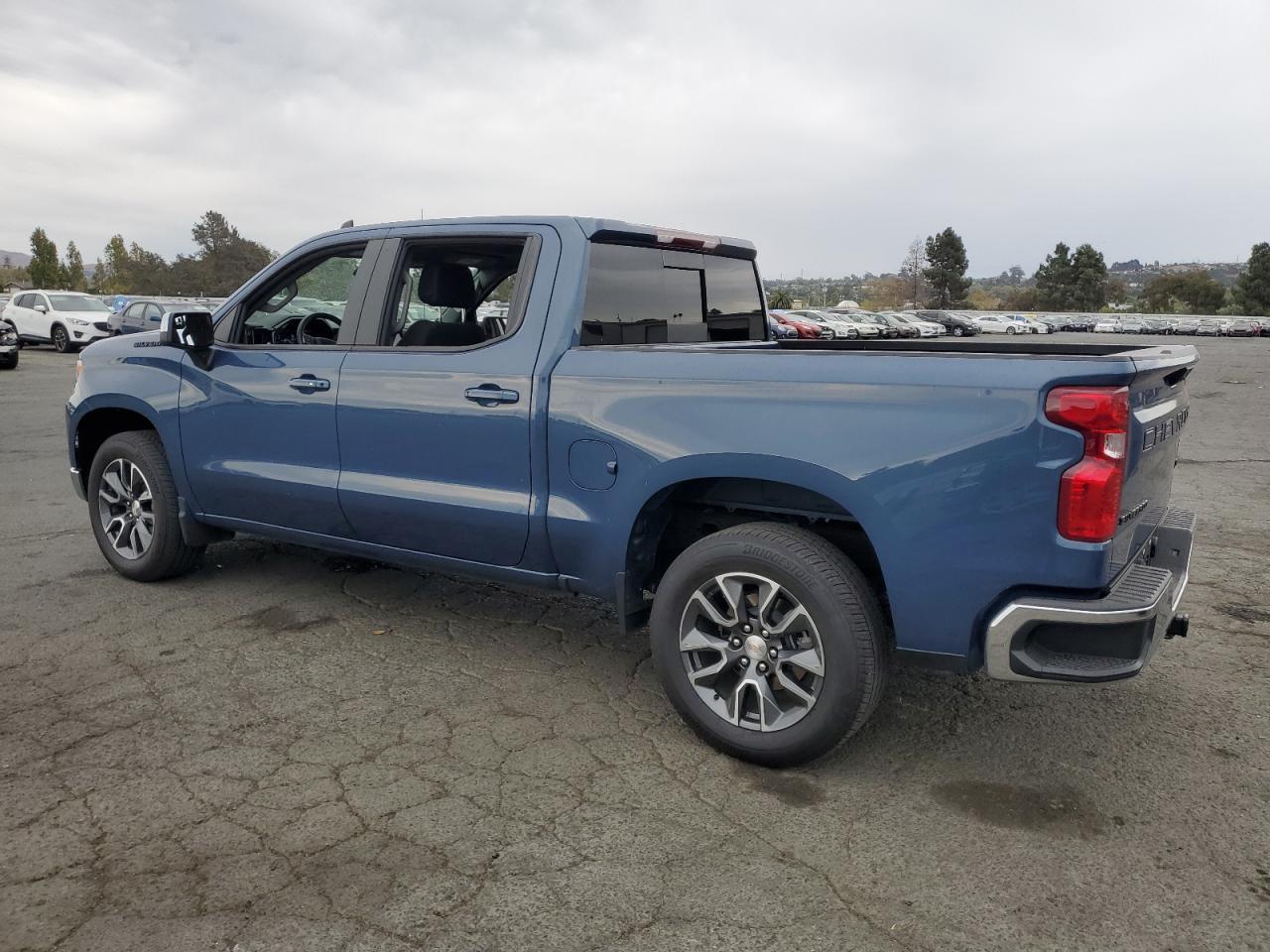 2024 CHEVROLET SILVERADO photo 3