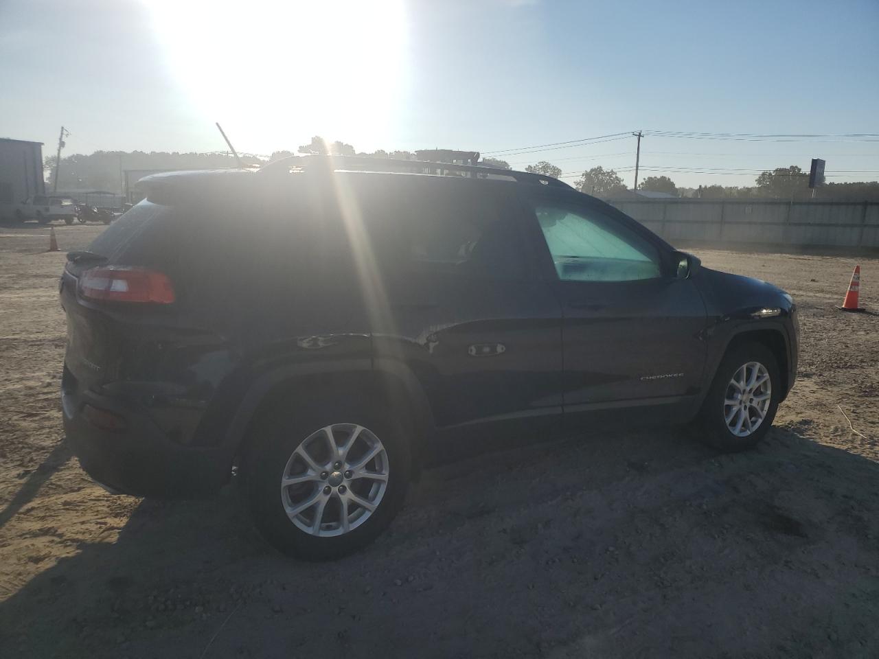 2016 JEEP CHEROKEE SPORT photo 3