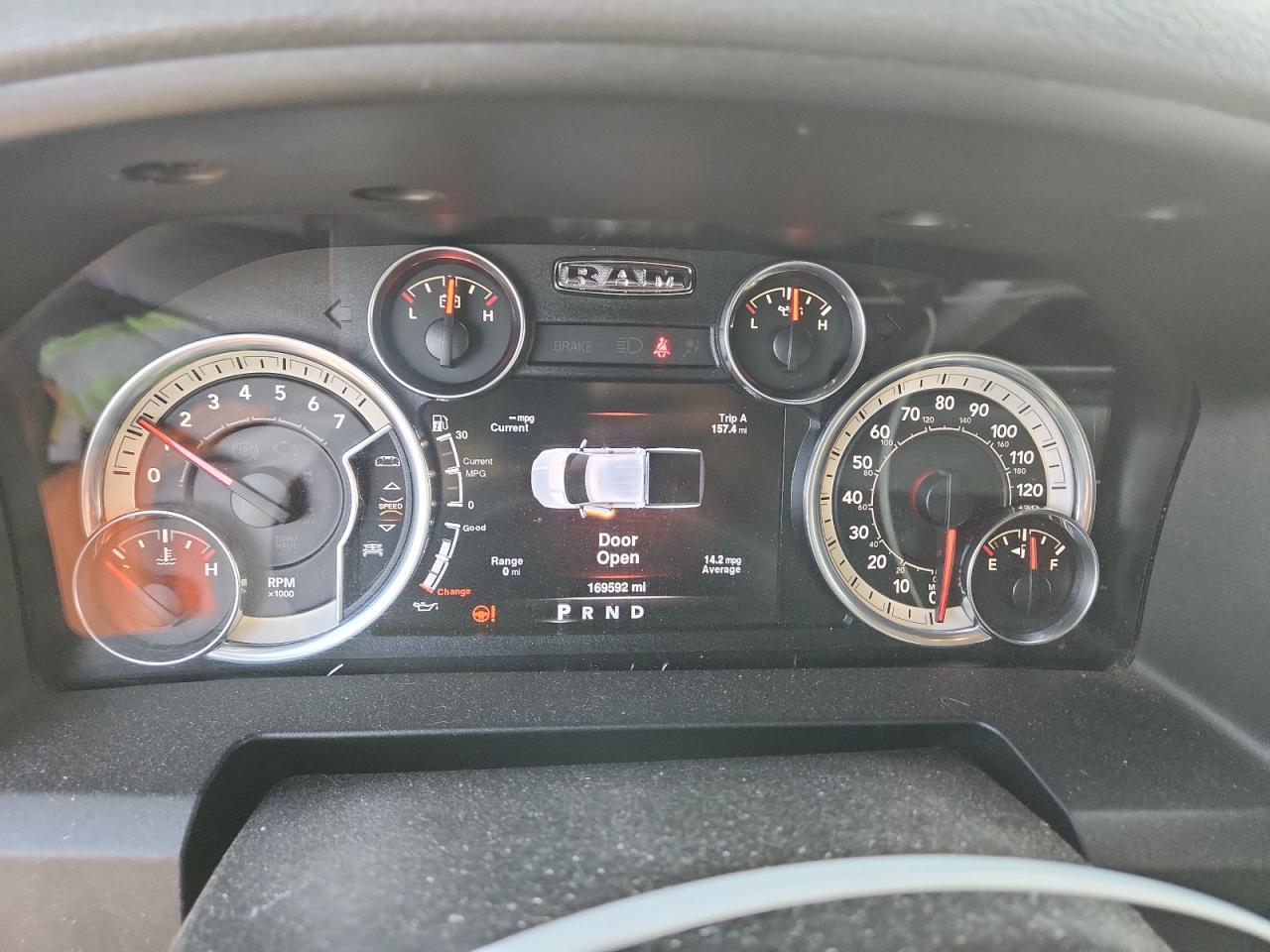 2016 RAM 1500 SLT photo 9