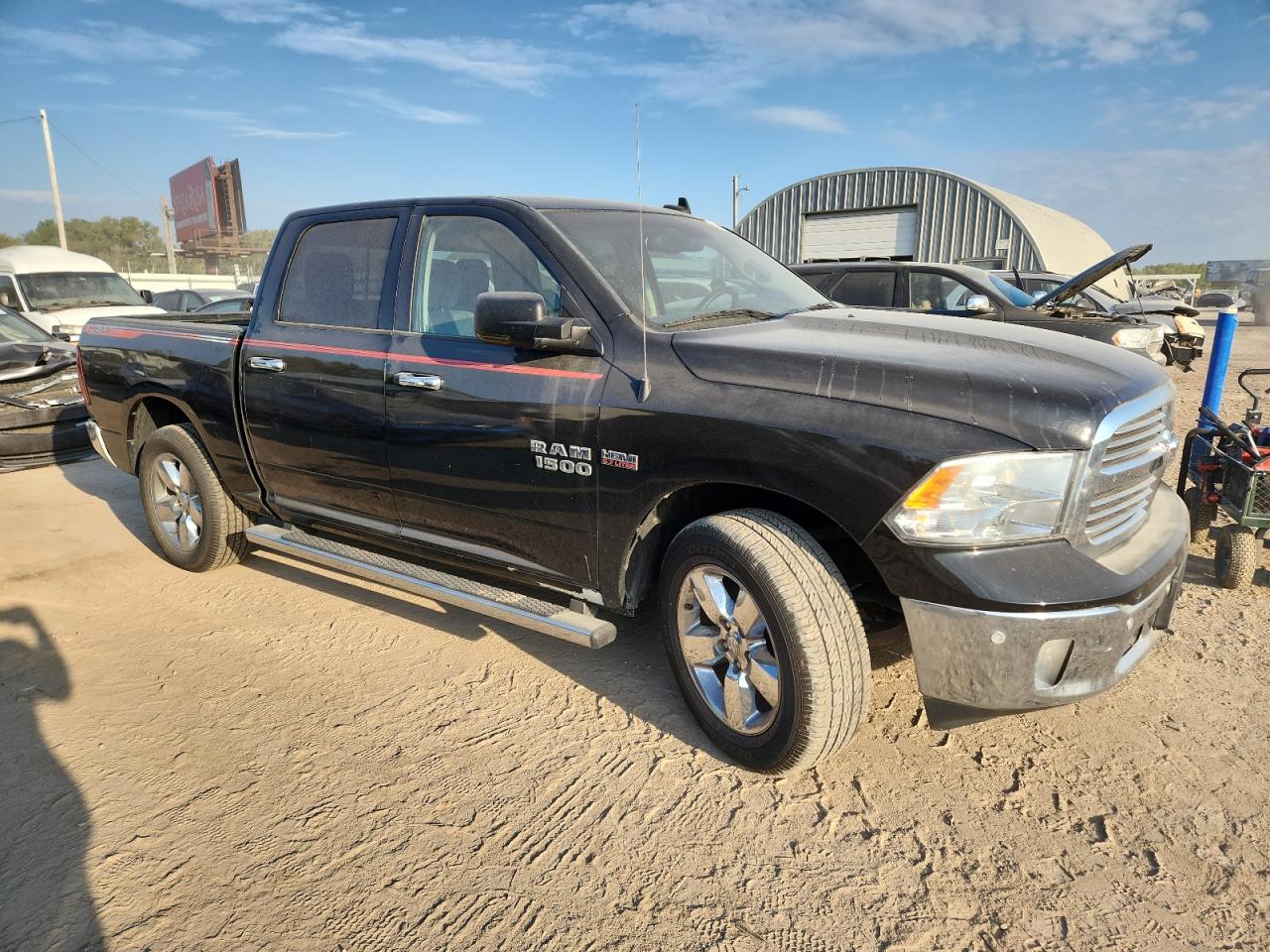 2016 RAM 1500 SLT photo 4