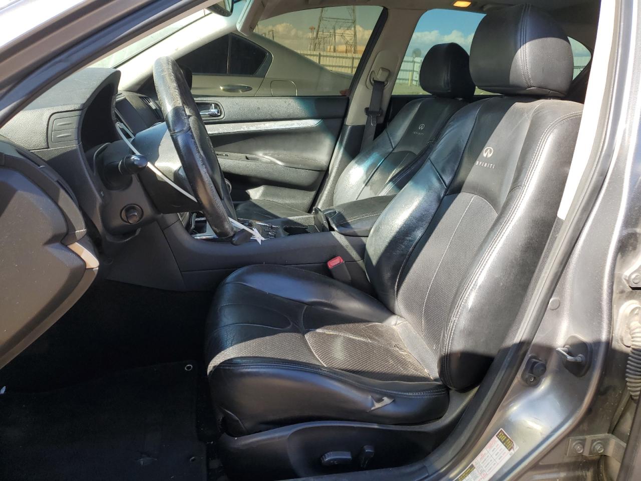 2011 INFINITI G37 photo 13