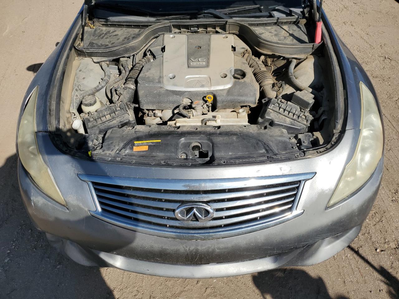 2011 INFINITI G37 photo 21