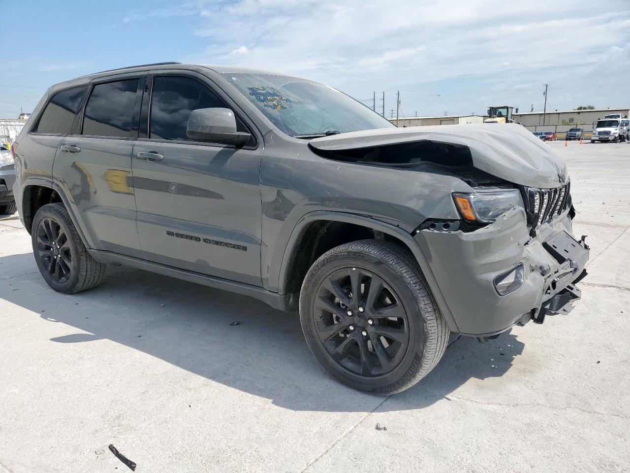 2022 JEEP GRAND CHEROKEE LAREDO E photo 10