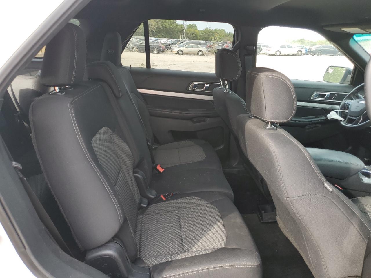 2016 FORD EXPLORER XLT photo 31