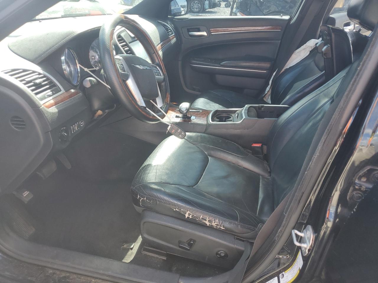 2014 CHRYSLER 300 photo 13