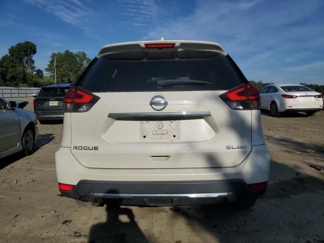 2017 NISSAN ROGUE SV photo 6