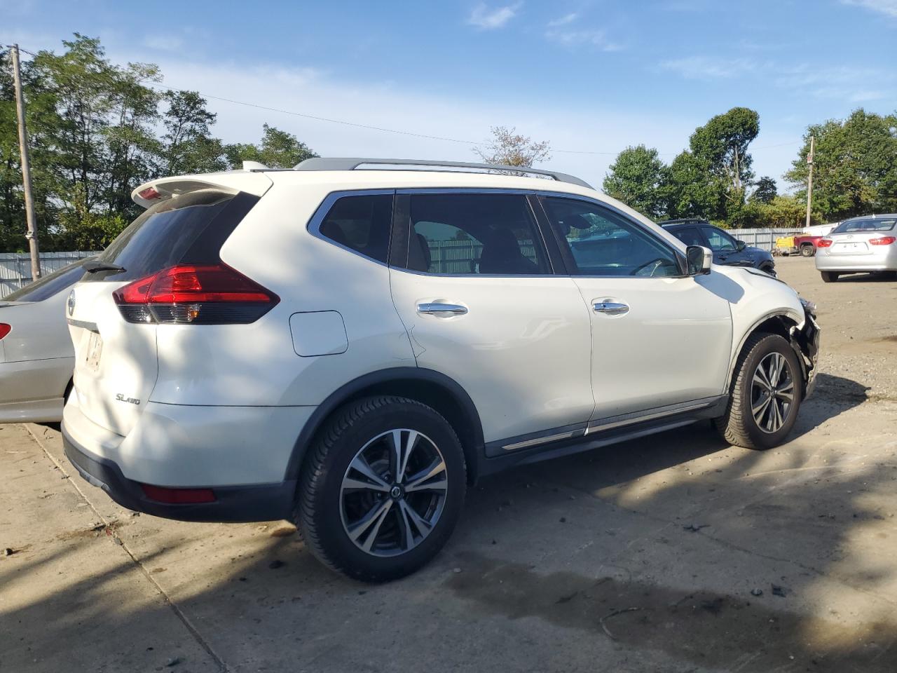 2017 NISSAN ROGUE SV photo 3