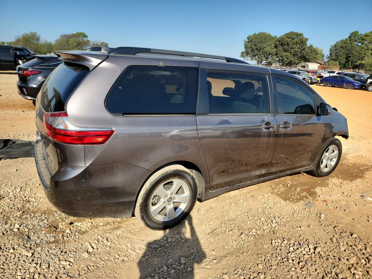 2020 TOYOTA SIENNA photo 3