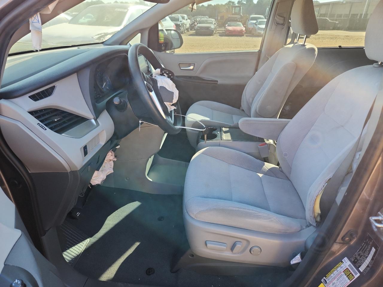 2020 TOYOTA SIENNA photo 7