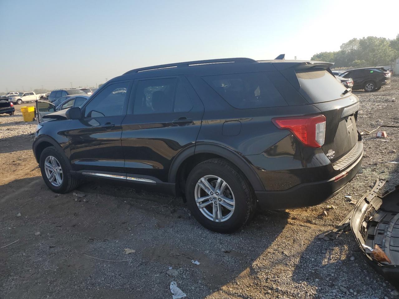 2021 FORD EXPLORER XLT photo 3