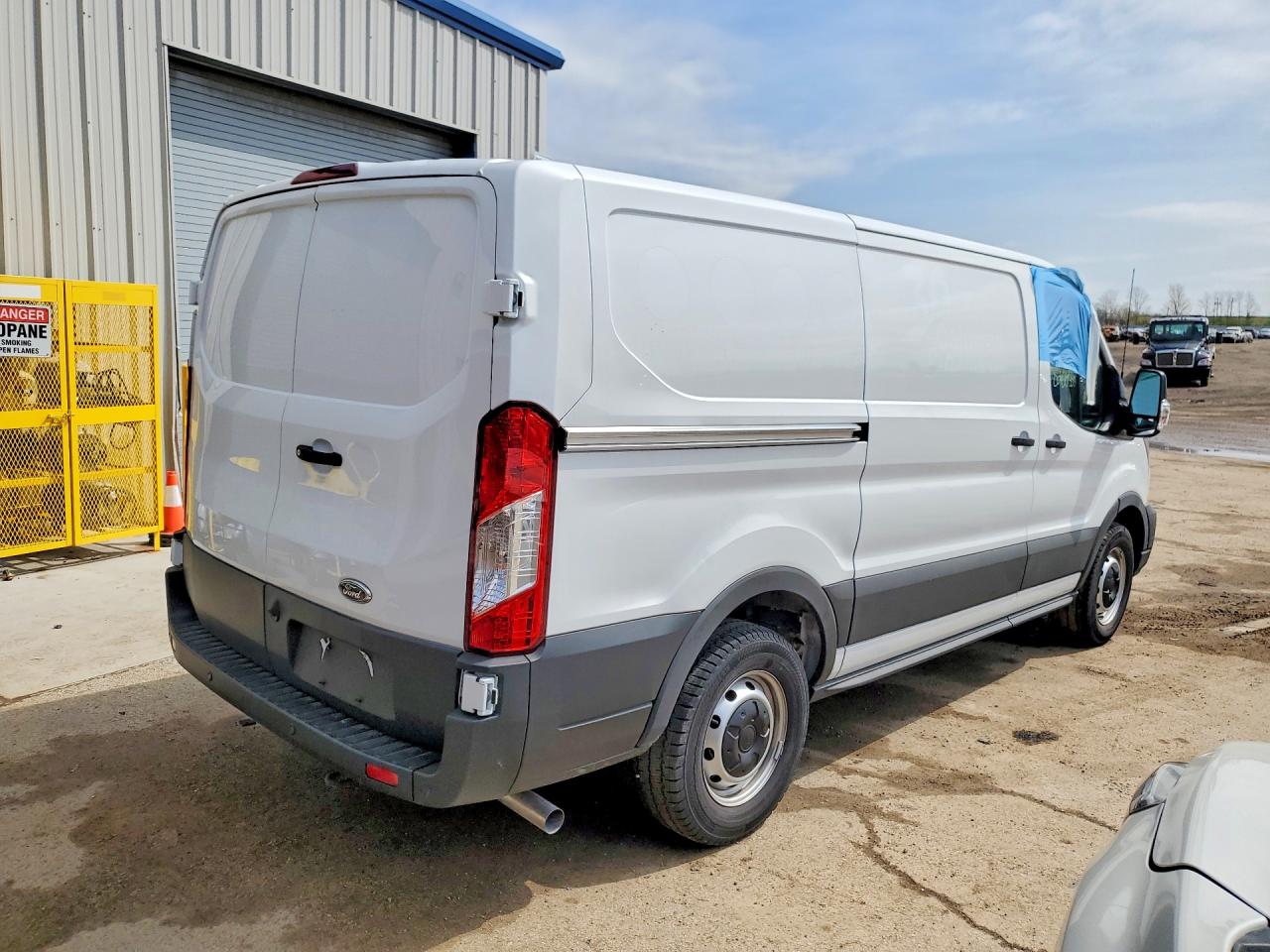 2025 FORD TRANSIT T-150 photo 6