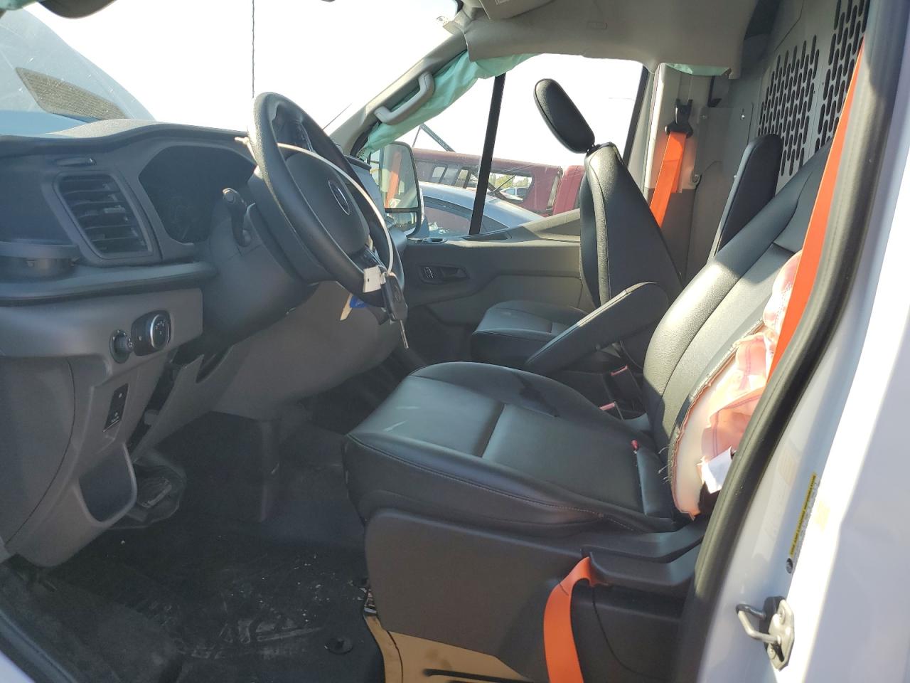 2025 FORD TRANSIT T-150 photo 13