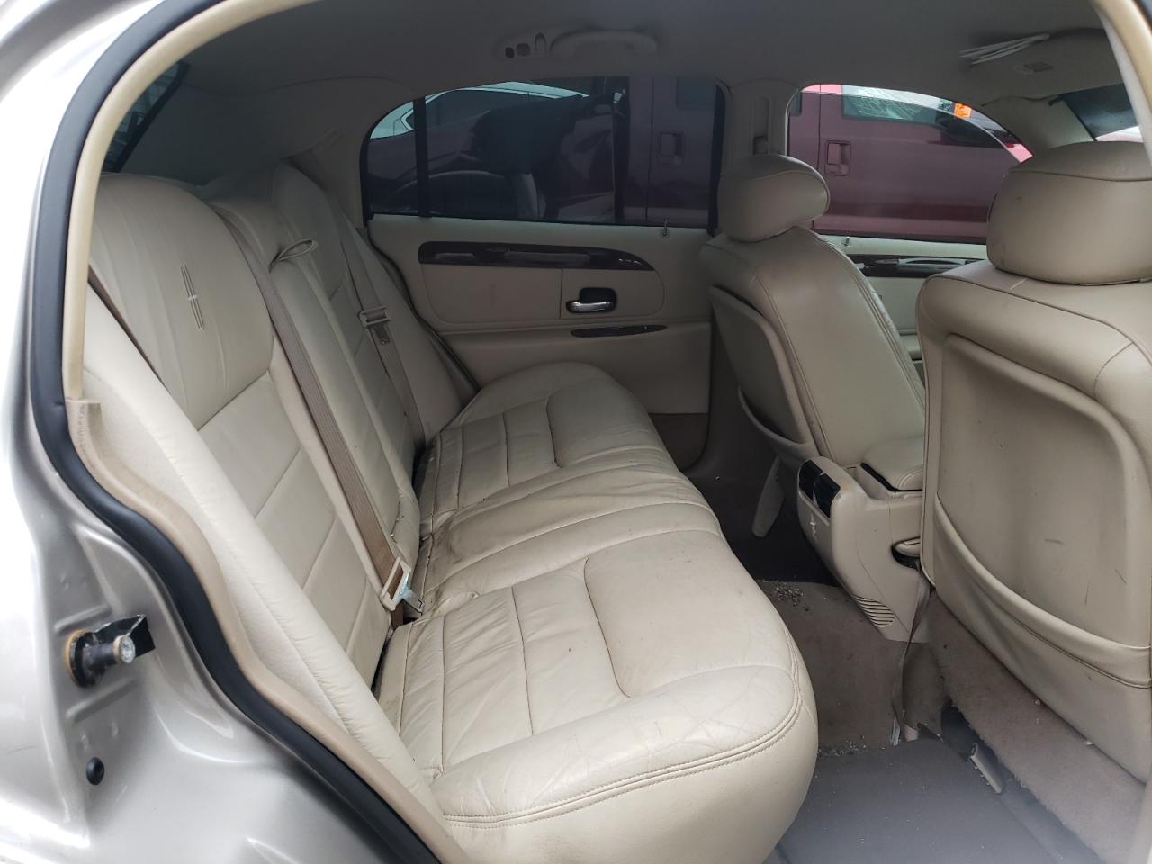 2001 LINCOLN TOWN CAR EXECUTIVE photo 10