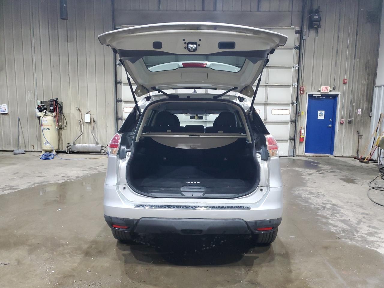 2016 NISSAN ROGUE SV photo 6