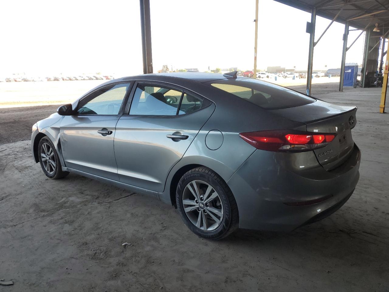 2018 HYUNDAI ELANTRA photo 5