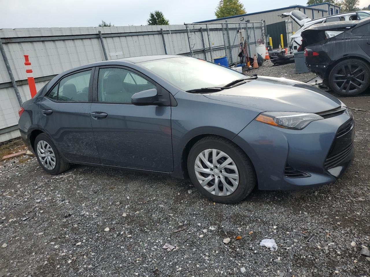 2018 TOYOTA COROLLA LE photo 4