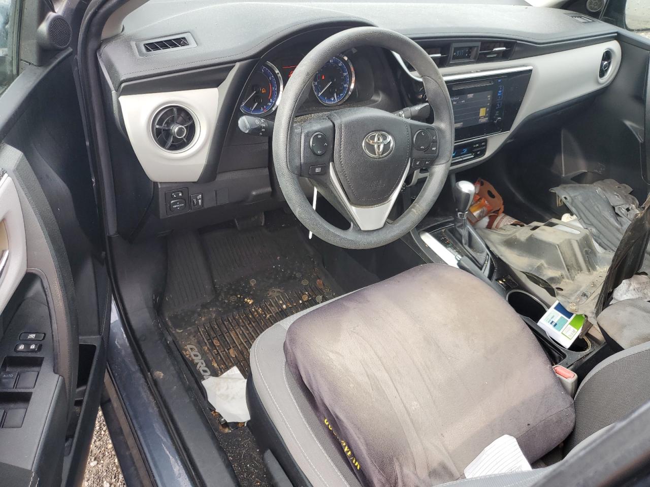 2018 TOYOTA COROLLA LE photo 8