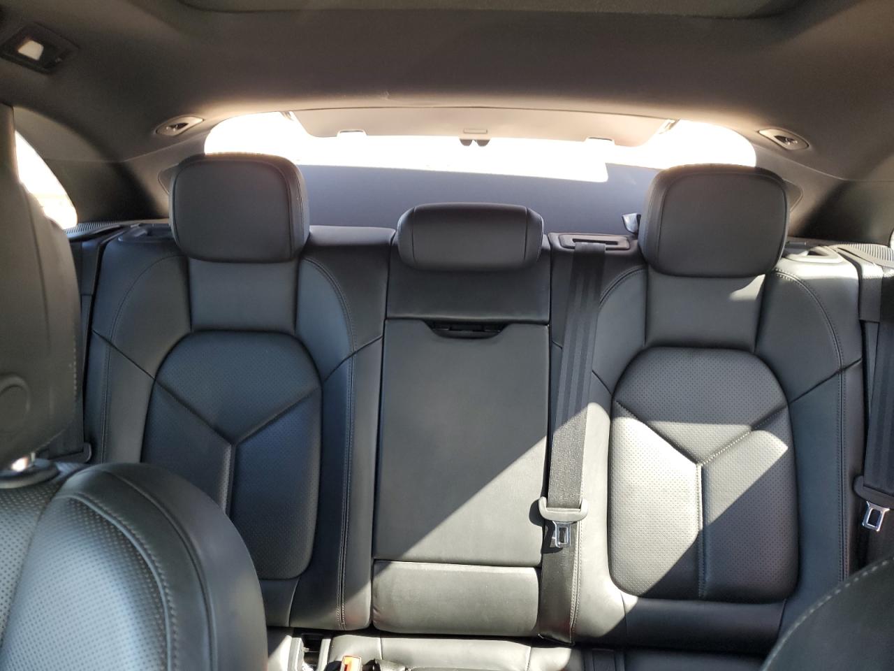 2018 PORSCHE MACAN photo 10