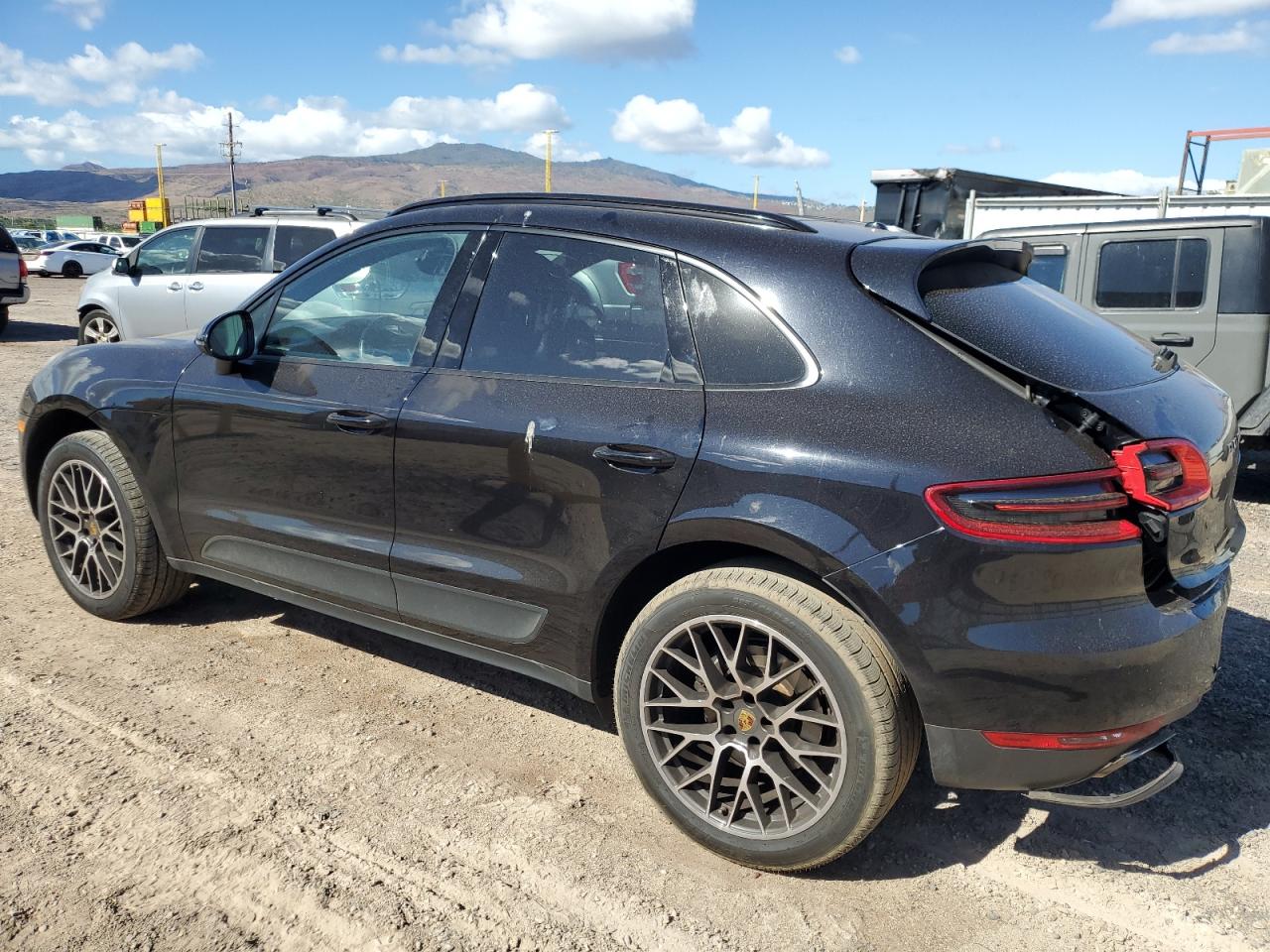 2018 PORSCHE MACAN photo 2