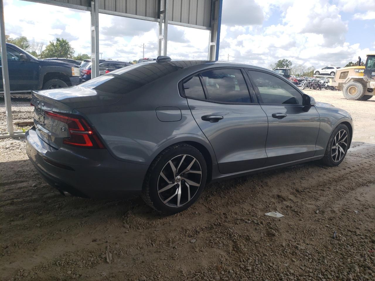 2019 VOLVO S60 T5 MOMENTUM photo 3