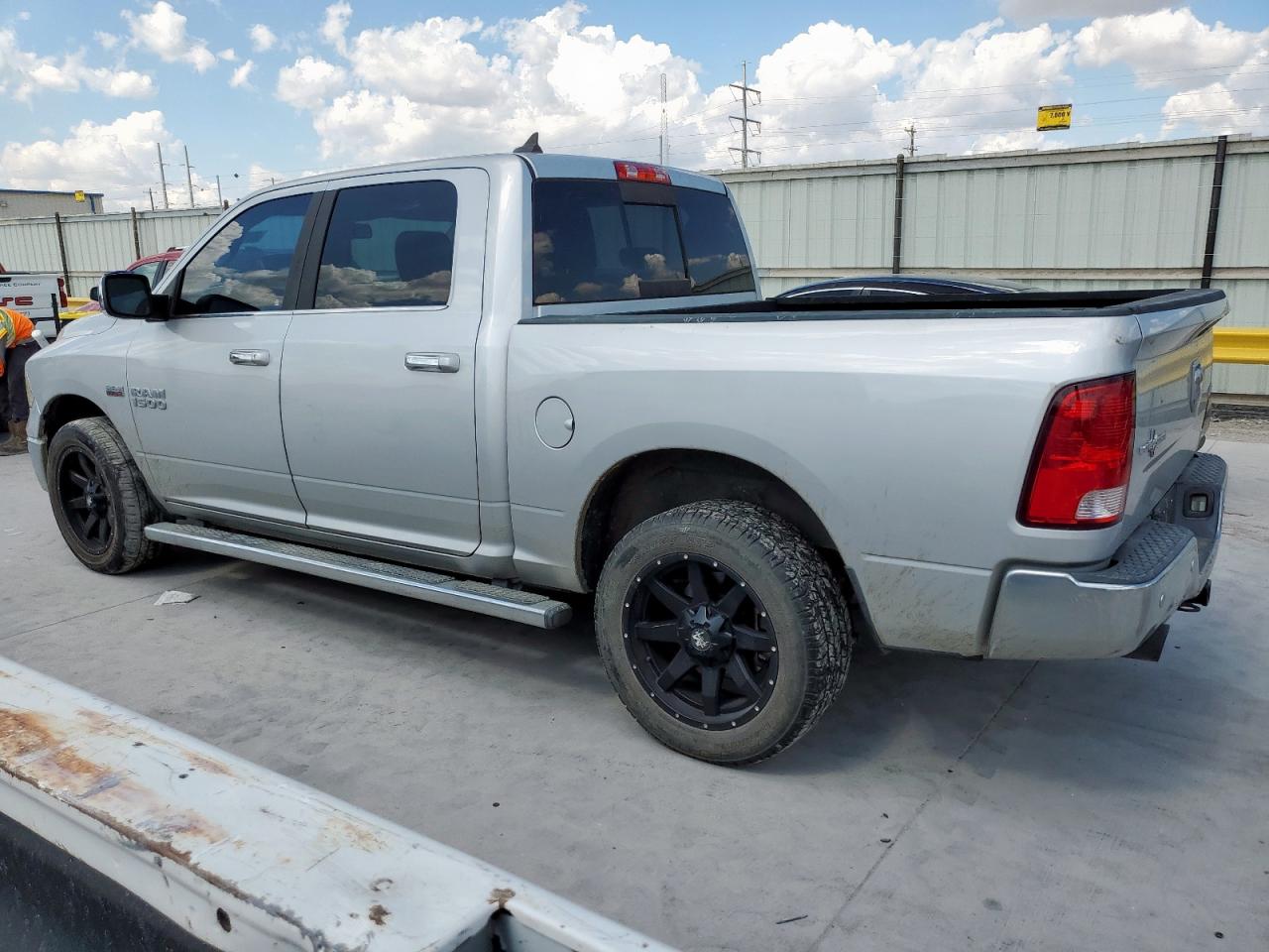 2017 RAM 1500 SLT photo 3