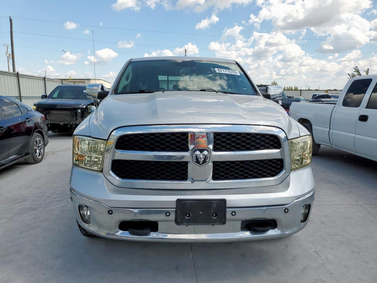 2017 RAM 1500 SLT photo 9
