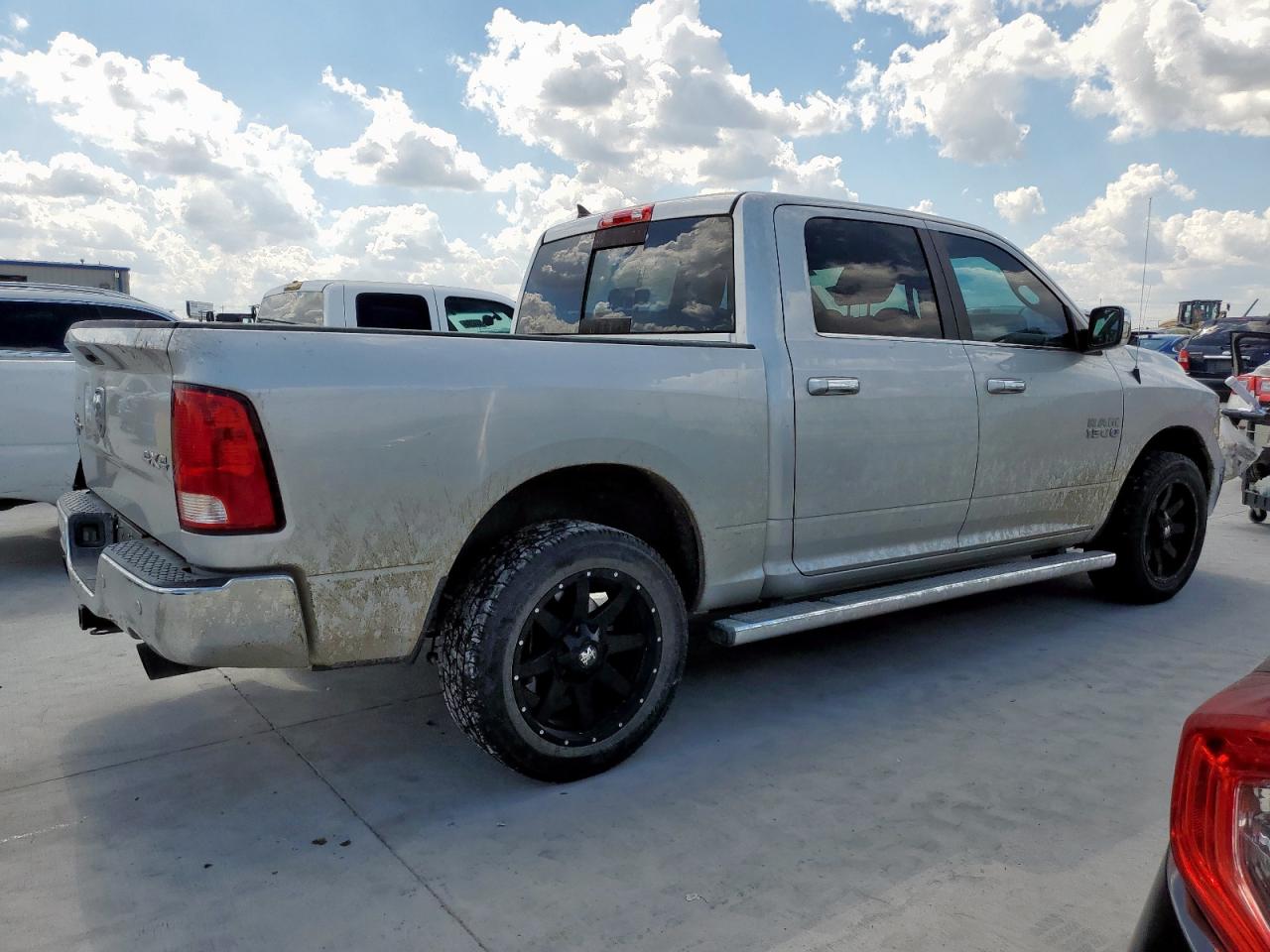 2017 RAM 1500 SLT photo 5