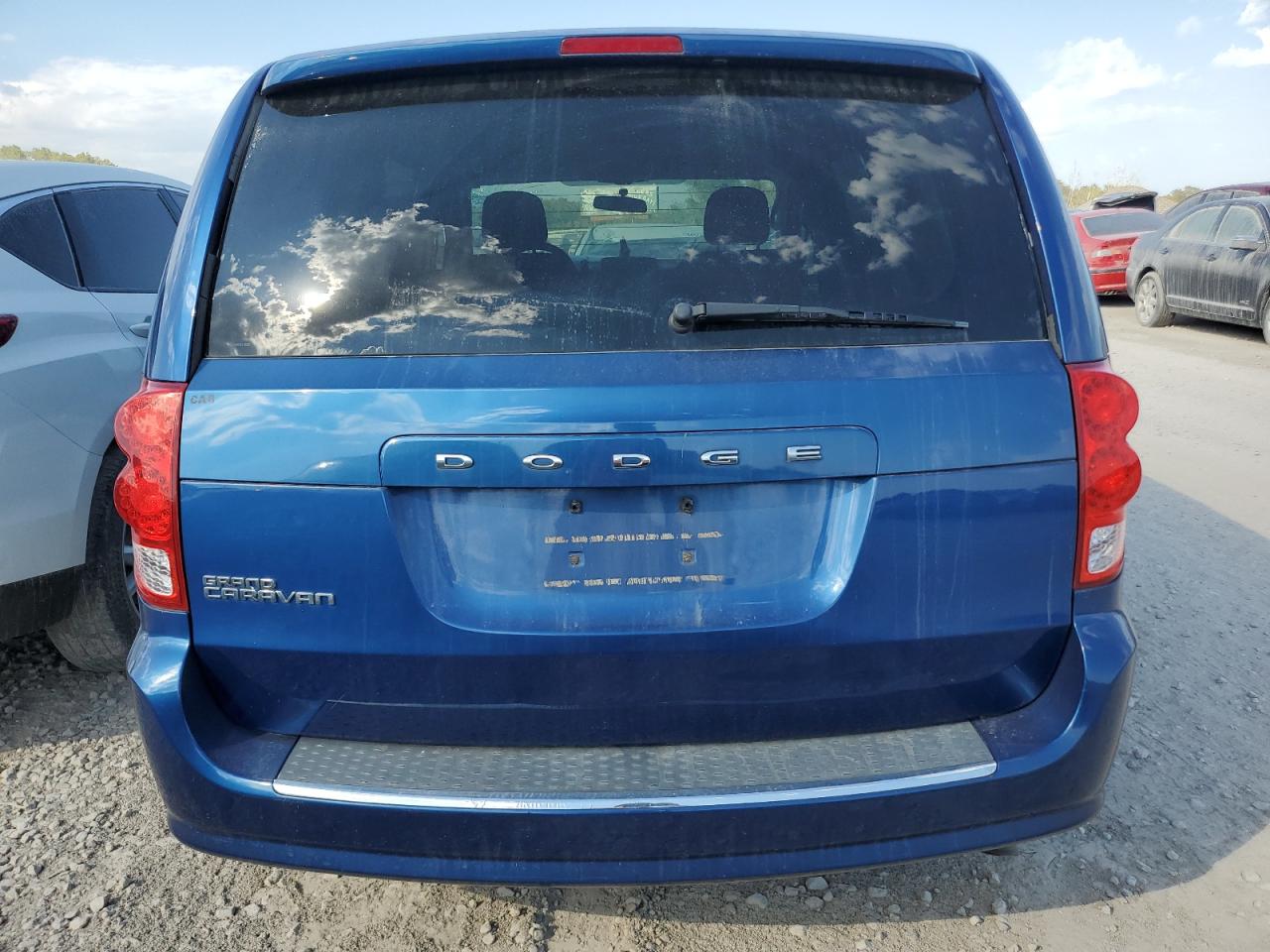 2011 DODGE GRAND CARAVAN EXPRESS photo 11