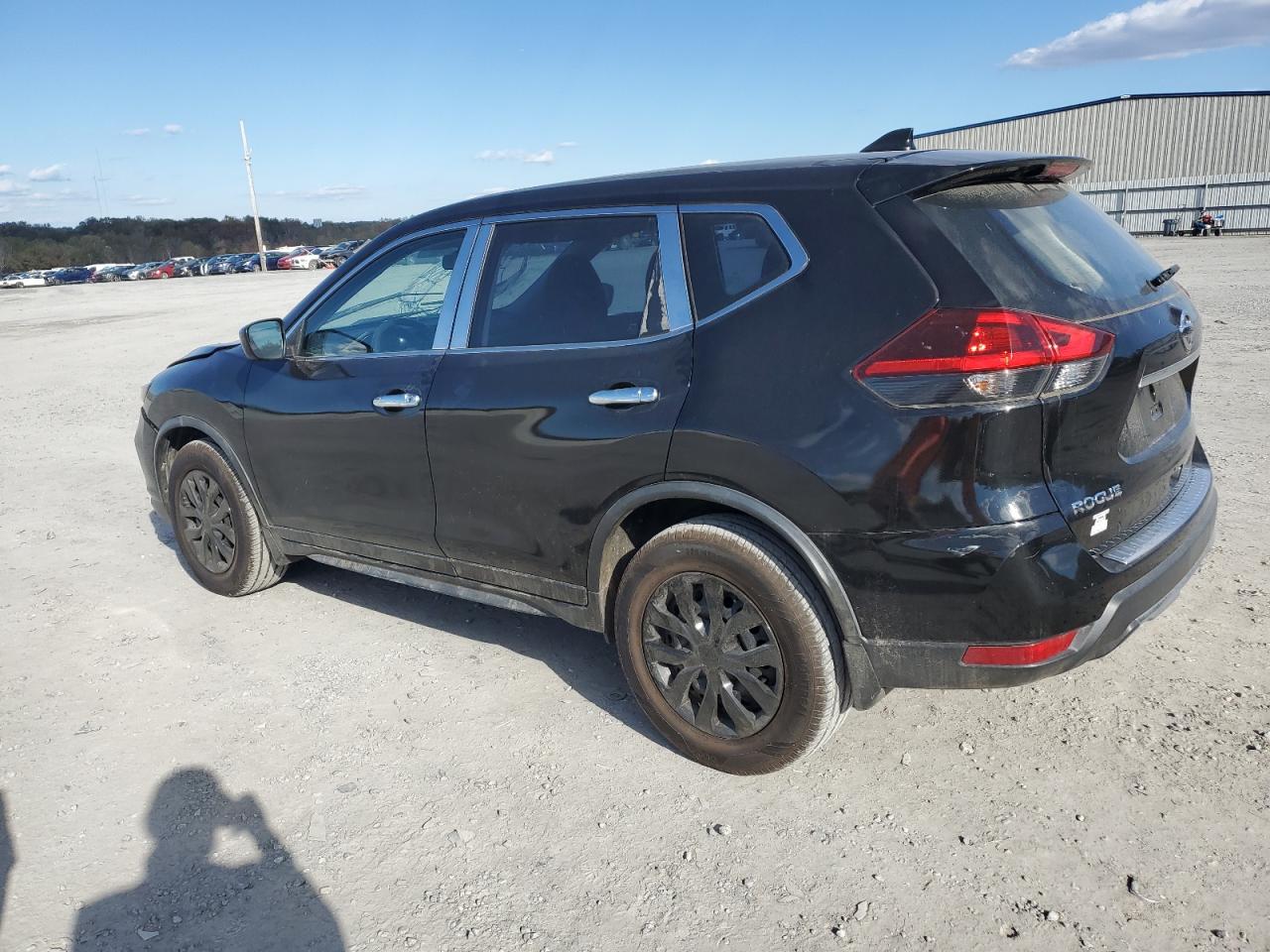 2018 NISSAN ROGUE S photo 2