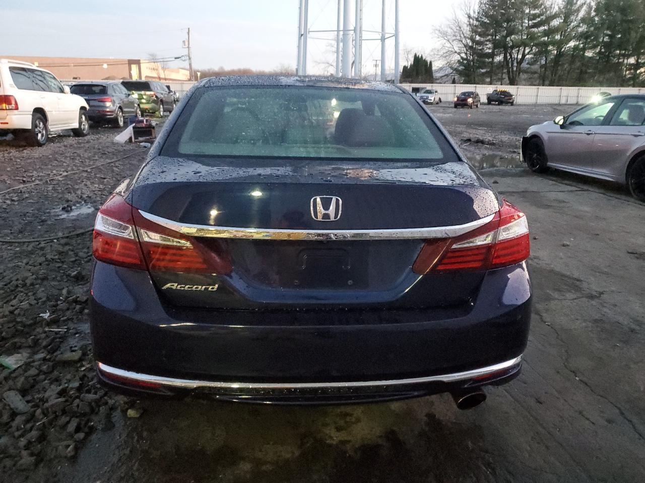 2017 HONDA ACCORD LX photo 11