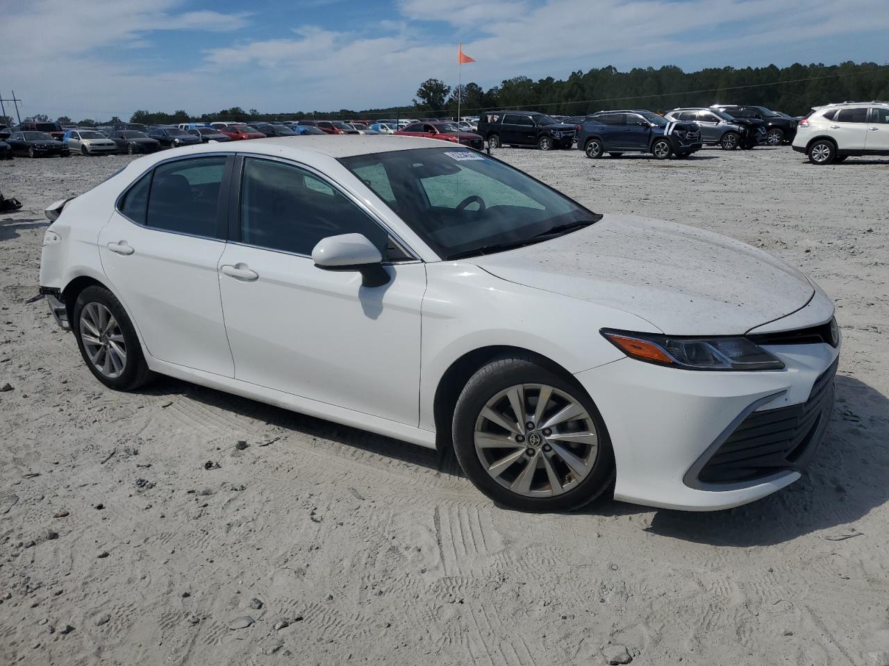2022 TOYOTA CAMRY LE photo 4