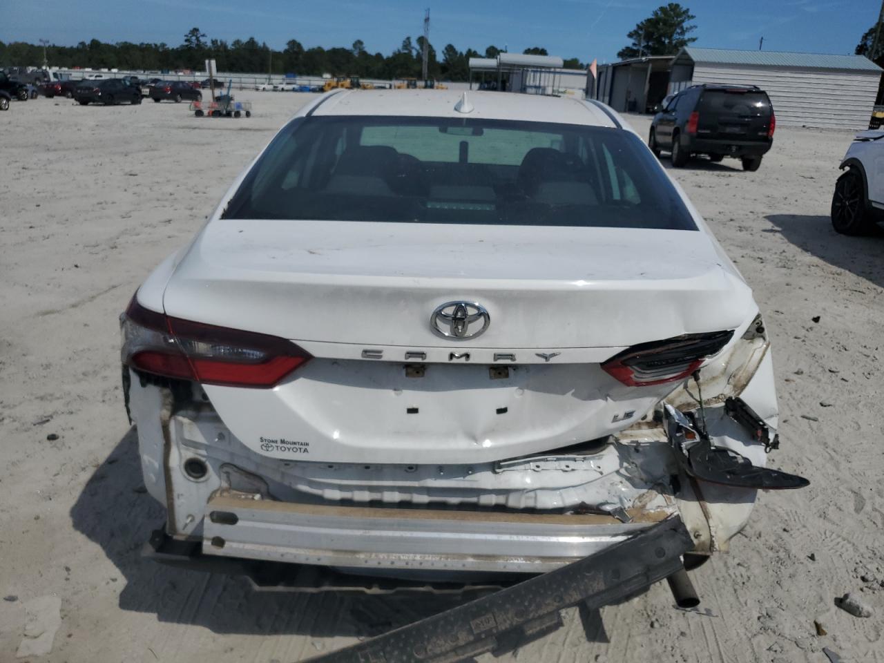 2022 TOYOTA CAMRY LE photo 6