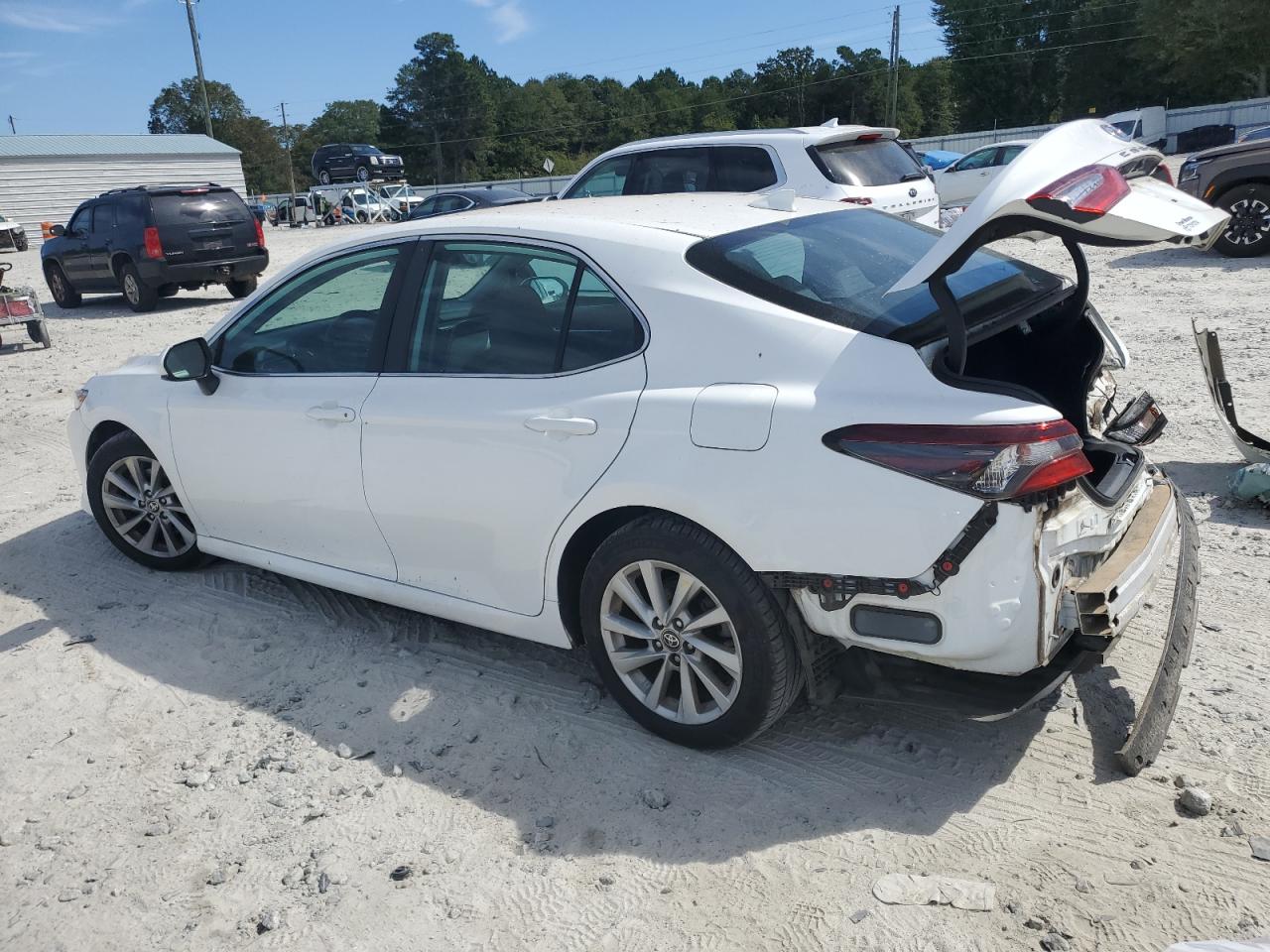 2022 TOYOTA CAMRY LE photo 2