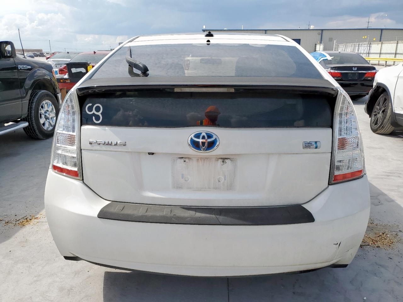 2010 TOYOTA PRIUS photo 11