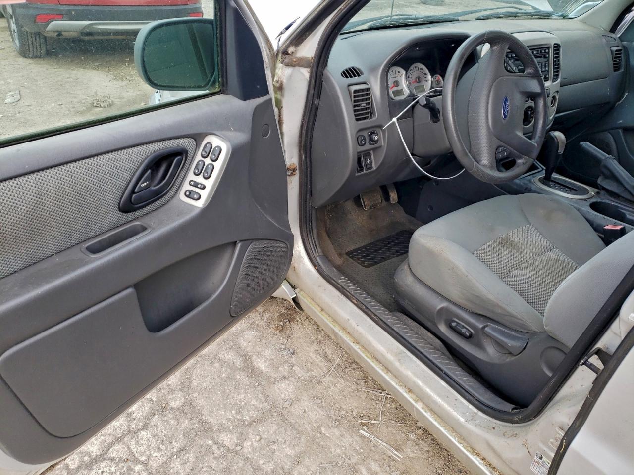 2006 FORD ESCAPE photo 8