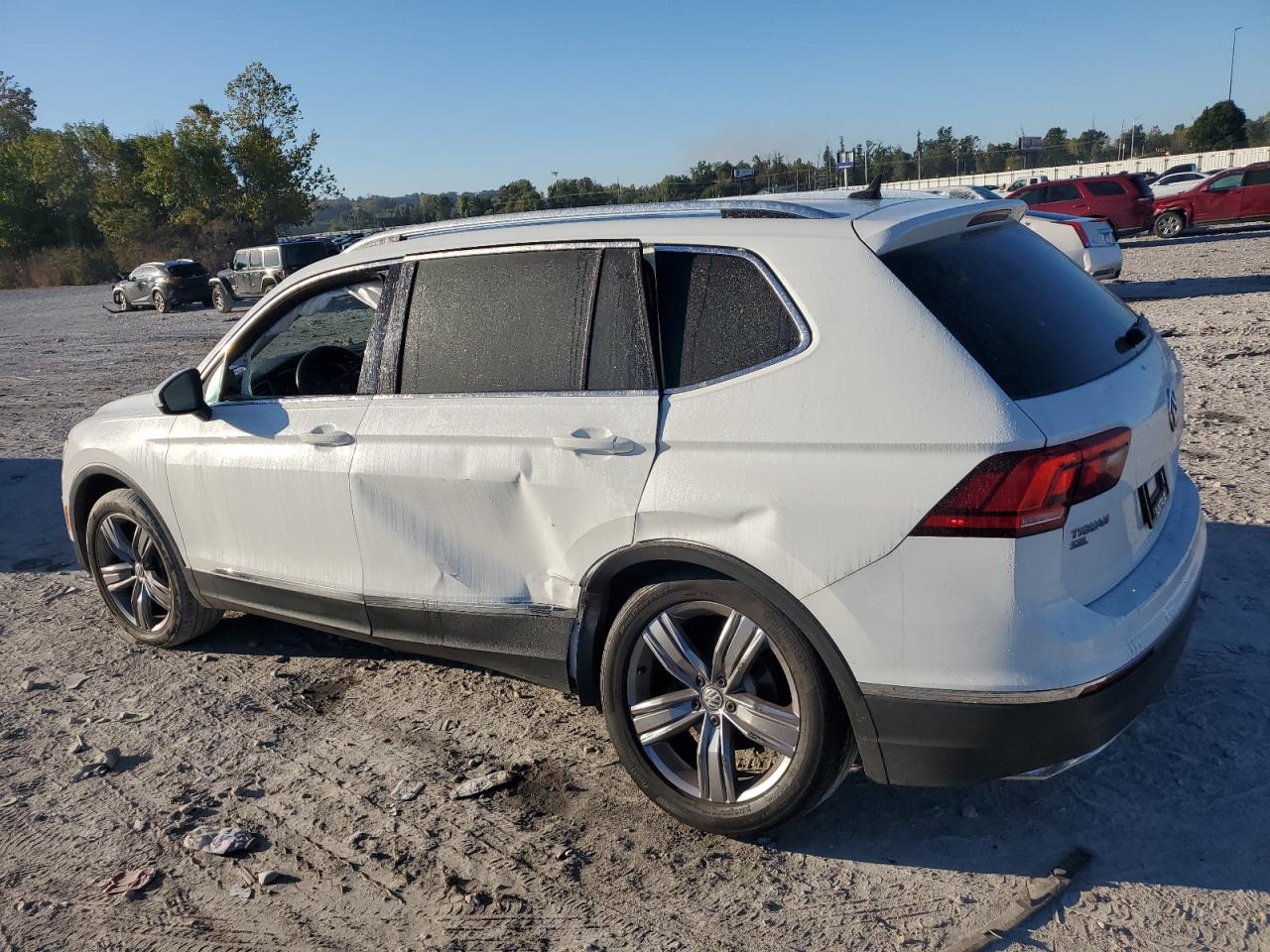 2021 VOLKSWAGEN TIGUAN SE photo 4