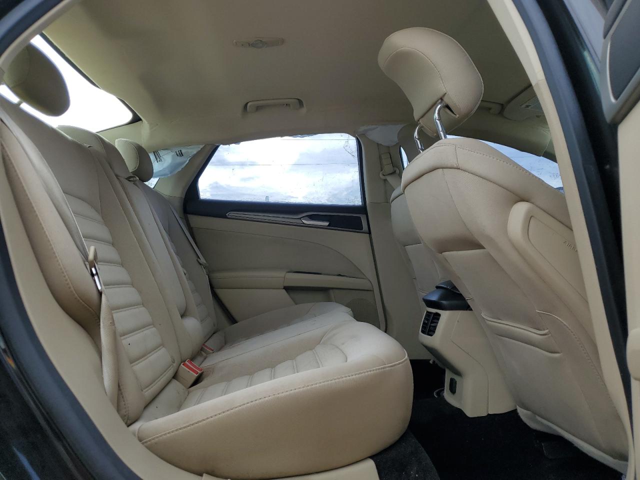 2013 FORD FUSION SE photo 19