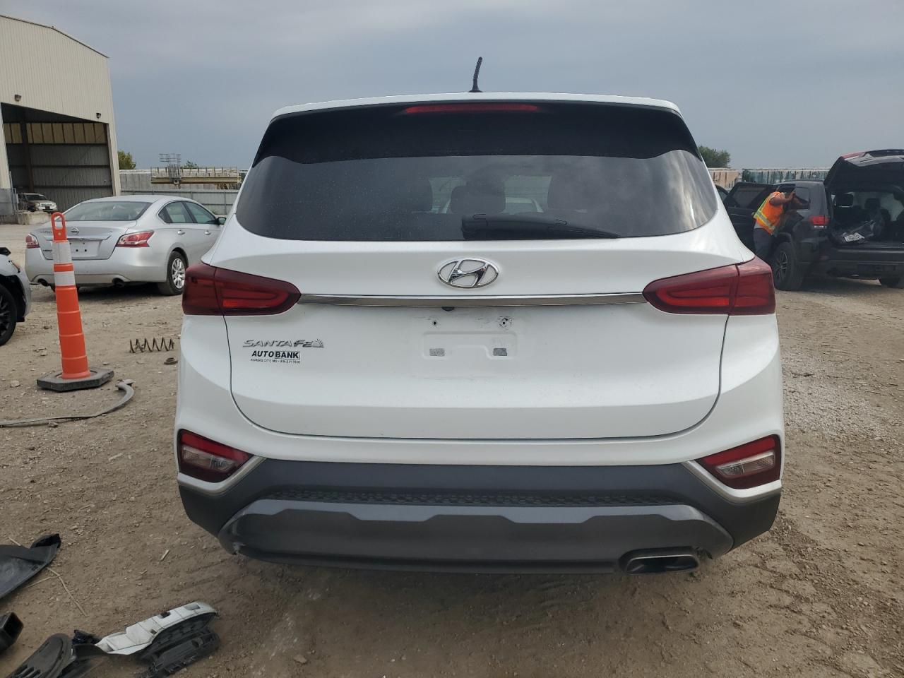 2019 HYUNDAI SANTA FE SE photo 6