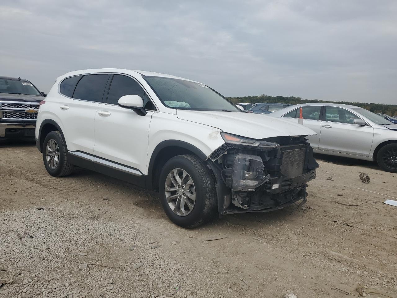 2019 HYUNDAI SANTA FE SE photo 4