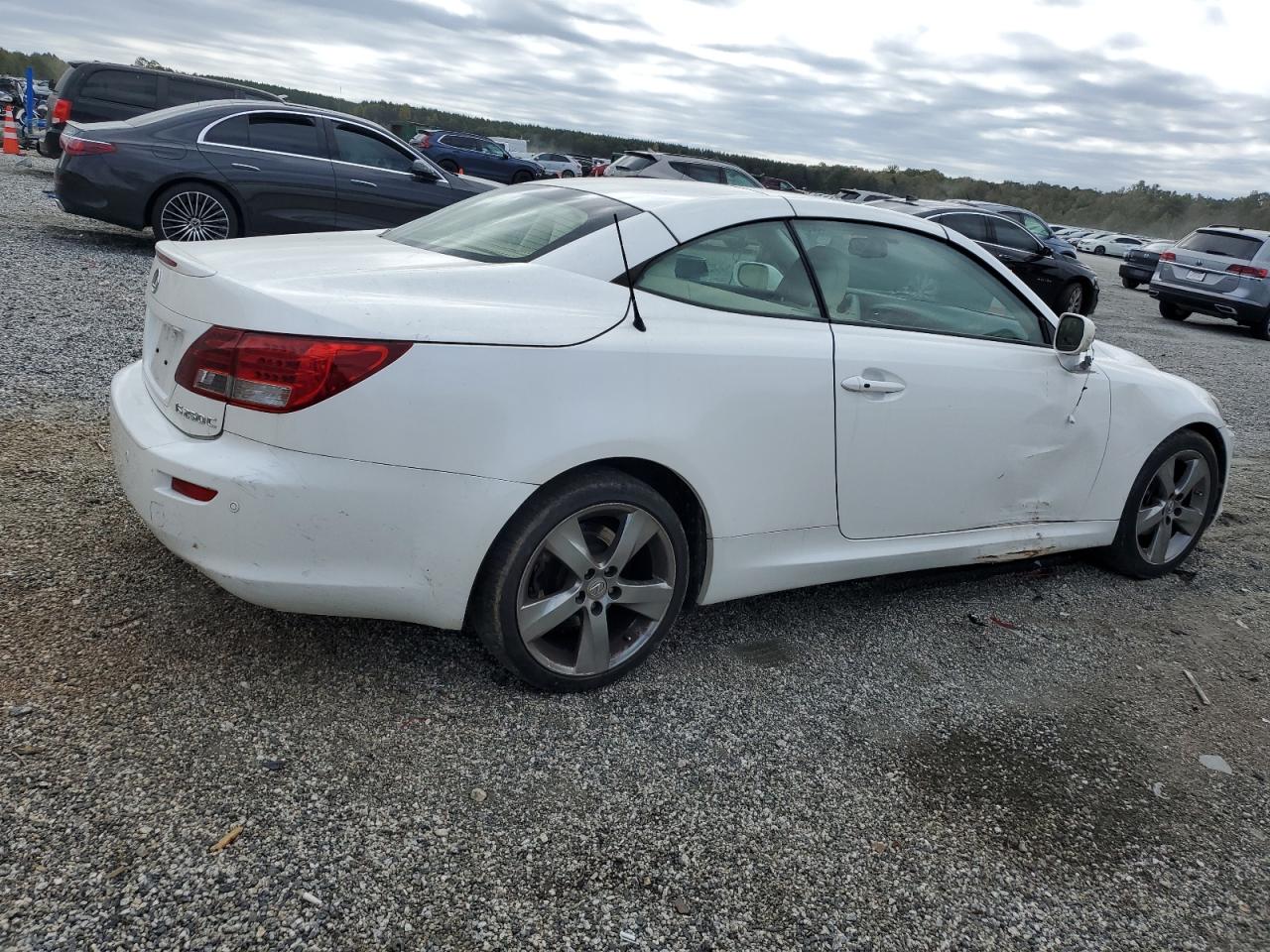 2010 LEXUS IS photo 3