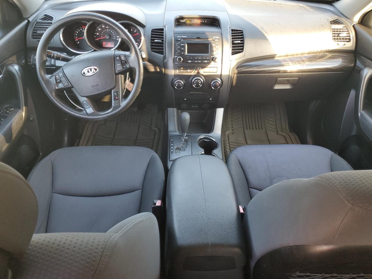 2012 KIA SORENTO BASE photo 8