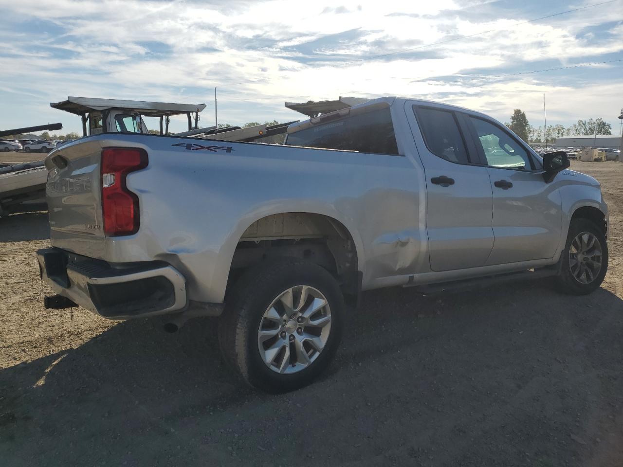 2019 CHEVROLET SILVERADO K1500 CUSTOM photo 3