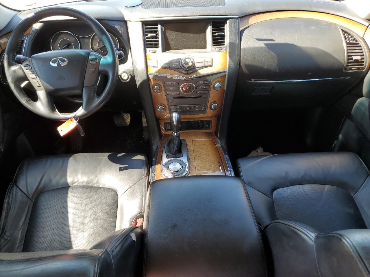 2011 INFINITI QX56 photo 8