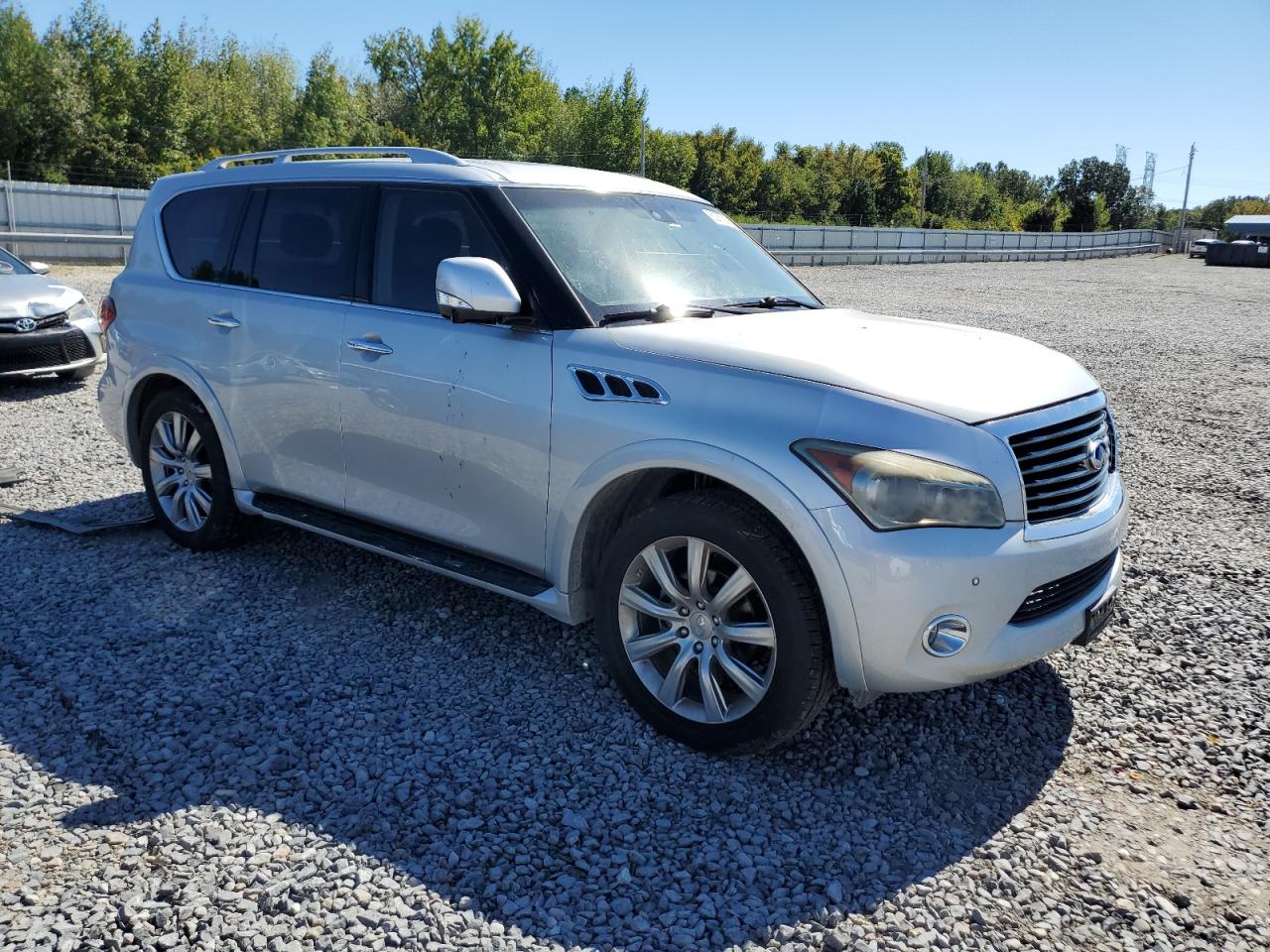 2011 INFINITI QX56 photo 4